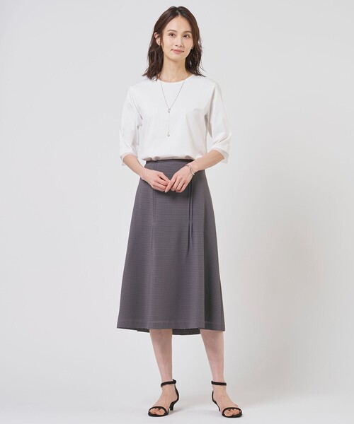 J.PRESS(ジェイプレス)の「シアーブロックチェック フレア スカート(スカート・レディース・グレー系/ネイビー系・T17/T15/T13)」の3枚目の写真