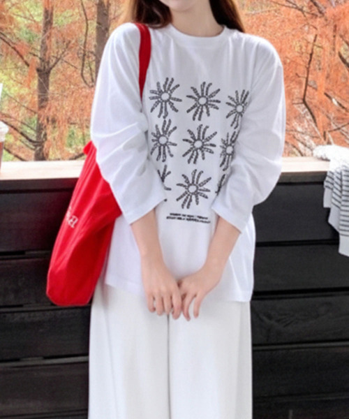VIVID LADY(ビビッドレディー)の「フラワープリント ロンT 長袖(Tシャツ/カットソー・レディース・ホワイト/ブラック・FREE)」の4枚目の写真