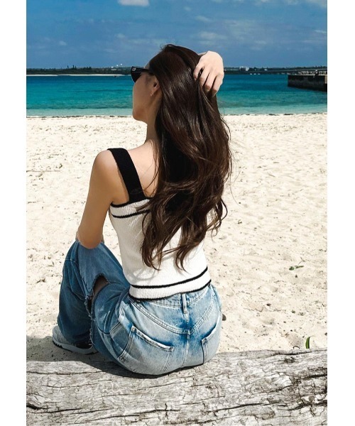 LUDICRUM(ルーディクルム)の「Loop yarn knit camisole(キャミソール・レディース・ピンク/ブラック×ホワイト/ホワイト×ブラック・FREE)」の4枚目の写真