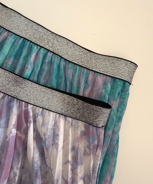 Q（キュー）の「ニュアンスプリーツスカート（スカート・レディース・ラベンダー/グリーン×ピンク・MEDIUM）」の3枚目の写真