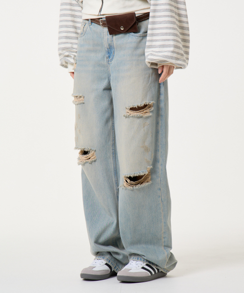 UNKNOWN PLANET(アンノウンプラネット)の「セミワイドスリットデニムパンツサンドブルー(デニムパンツ・レディース・その他・MEDIUM/LARGE/SMALL)」の4枚目の写真