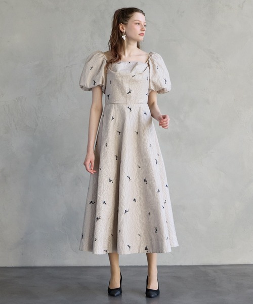 AIMER（エメ）の「3WAYスリーブフラワー刺繍ジャカードフィット&フレアパーティードレス　結婚式　お呼ばれ　ドレス　20代 30代（ドレス・レディース・ベージュ/ブラック/グレー・MEDIUM）」の18枚目の写真