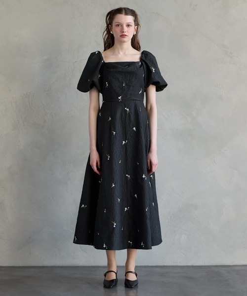 AIMER（エメ）の「3WAYスリーブフラワー刺繍ジャカードフィット&フレアパーティードレス　結婚式　お呼ばれ　ドレス　20代 30代（ドレス・レディース・ベージュ/ブラック/グレー・MEDIUM）」の19枚目の写真