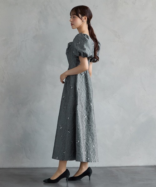 AIMER（エメ）の「3WAYスリーブフラワー刺繍ジャカードフィット&フレアパーティードレス　結婚式　お呼ばれ　ドレス　20代 30代（ドレス・レディース・ベージュ/ブラック/グレー・MEDIUM）」の11枚目の写真