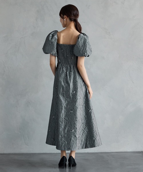 AIMER（エメ）の「3WAYスリーブフラワー刺繍ジャカードフィット&フレアパーティードレス　結婚式　お呼ばれ　ドレス　20代 30代（ドレス・レディース・ベージュ/ブラック/グレー・MEDIUM）」の12枚目の写真