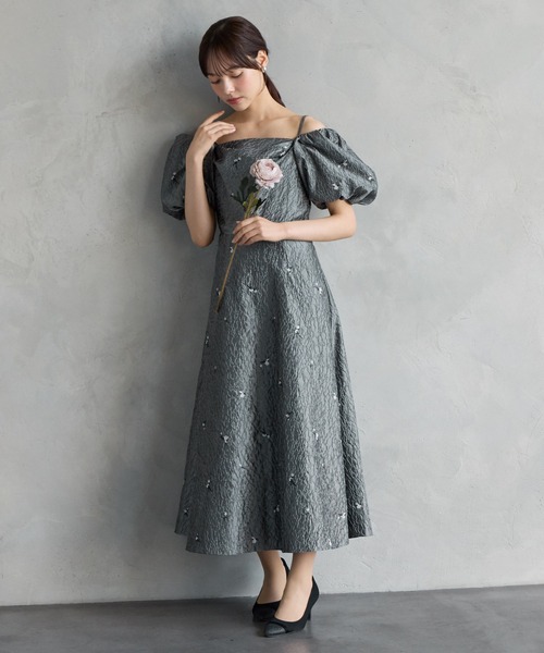 AIMER（エメ）の「3WAYスリーブフラワー刺繍ジャカードフィット&フレアパーティードレス　結婚式　お呼ばれ　ドレス　20代 30代（ドレス・レディース・ベージュ/ブラック/グレー・MEDIUM）」の15枚目の写真