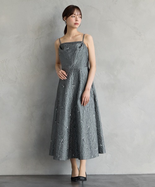 AIMER（エメ）の「3WAYスリーブフラワー刺繍ジャカードフィット&フレアパーティードレス　結婚式　お呼ばれ　ドレス　20代 30代（ドレス・レディース・ベージュ/ブラック/グレー・MEDIUM）」の16枚目の写真