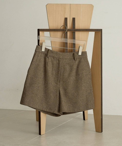 anuke(アンヌーク)の「anuke Herringbone Short Pants ヘリンボーンショートパンツ/62620718(その他パンツ・レディース・ベージュ/チャコールグレー・36/38)」の1枚目の写真