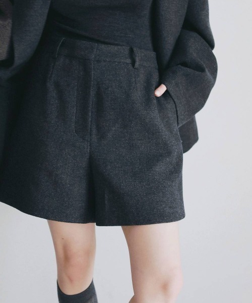 anuke(アンヌーク)の「anuke Herringbone Short Pants ヘリンボーンショートパンツ/62620718(その他パンツ・レディース・ベージュ/チャコールグレー・36/38)」の2枚目の写真