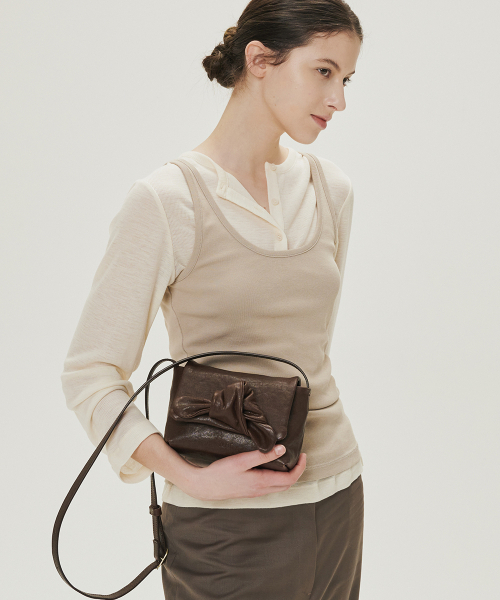 YURT(ユルト)の「NOTTI(S)_2COLOR(ショルダーバッグ・レディース・ブラック/ダークブラウン・FREE)」の9枚目の写真