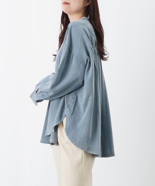 LUCA/LADY LUCK LUCA（ルカ/レディラックルカ）の「LC/LLL テンセルデニムBACKギャザーシャツ/オーバーサイズシャツ（シャツ/ブラウス・レディース・ネイビー/ライトブルー・FREE）」の5枚目の写真