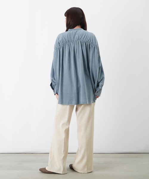 LUCA/LADY LUCK LUCA（ルカ/レディラックルカ）の「LC/LLL テンセルデニムBACKギャザーシャツ/オーバーサイズシャツ（シャツ/ブラウス・レディース・ネイビー/ライトブルー・FREE）」の7枚目の写真