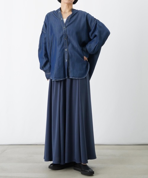 LUCA/LADY LUCK LUCA（ルカ/レディラックルカ）の「LC/LLL テンセルデニムBACKギャザーシャツ/オーバーサイズシャツ（シャツ/ブラウス・レディース・ネイビー/ライトブルー・FREE）」の14枚目の写真