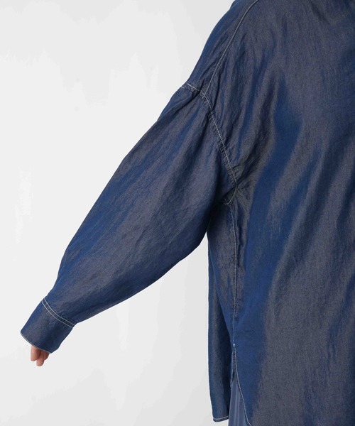 LUCA/LADY LUCK LUCA（ルカ/レディラックルカ）の「LC/LLL テンセルデニムBACKギャザーシャツ/オーバーサイズシャツ（シャツ/ブラウス・レディース・ネイビー/ライトブルー・FREE）」の22枚目の写真
