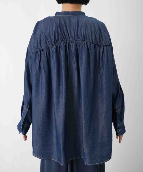 LUCA/LADY LUCK LUCA（ルカ/レディラックルカ）の「LC/LLL テンセルデニムBACKギャザーシャツ/オーバーサイズシャツ（シャツ/ブラウス・レディース・ネイビー/ライトブルー・FREE）」の19枚目の写真