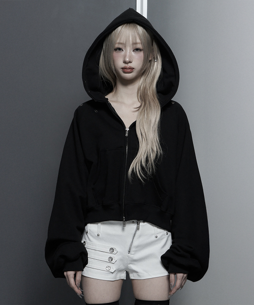ETRE AU SOMMET(エトレオソメ)の「Hotfix Detail Cropped Two-Way Zip Hoodie (Black)(パーカー・レディース・ブラック・FREE)」の4枚目の写真