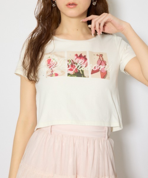 rienda(リエンダ)の「【森香澄さん着用】モチーフフォトショートTシャツ 春服 夏服 半袖(Tシャツ/カットソー・レディース・ブルー/ホワイト/ピンク・FREE)」の1枚目の写真