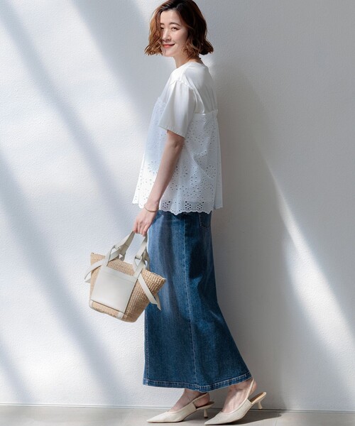 23区(ニジュウサンク)の「カットワークエンブロイダリー スカラップヘム トップス(Tシャツ/カットソー・レディース・ダークブラウン系/ブラック系/黄土色系/ホワイト系・38/40)」の19枚目の写真