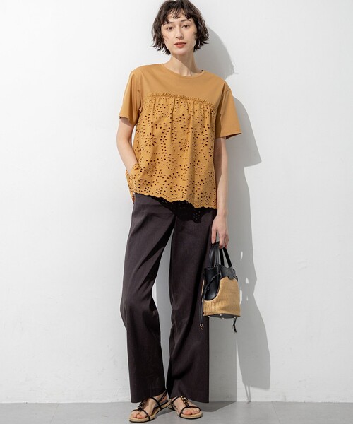 23区(ニジュウサンク)の「カットワークエンブロイダリー スカラップヘム トップス(Tシャツ/カットソー・レディース・ダークブラウン系/ブラック系/黄土色系/ホワイト系・38/40)」の20枚目の写真