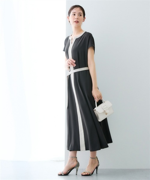 7days Life Styling(セブンデイズライフスタイリング)の「美極とろみ素材ベルト付き配色ワンピース(しわになりにくい・洗濯機OK)(ワンピース・レディース・チャコール/ライトグレー系・LL/L/M/3L)」の4枚目の写真