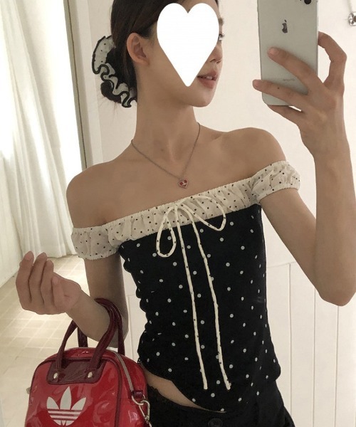 Ritzy(リッツィー)の「ドット柄 オフショルダー配色 Tシャツ(Tシャツ/カットソー・レディース・ブラック・M)」の4枚目の写真