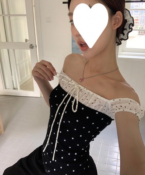 Ritzy(リッツィー)の「ドット柄 オフショルダー配色 Tシャツ(Tシャツ/カットソー・レディース・ブラック・M)」の17枚目の写真
