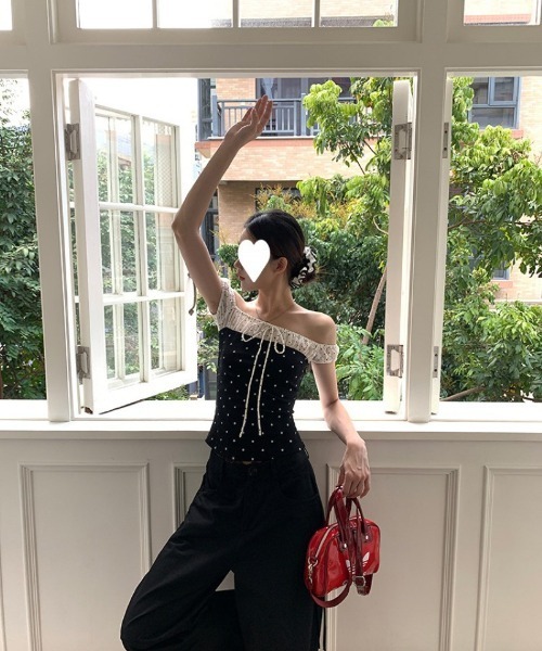 Ritzy(リッツィー)の「ドット柄 オフショルダー配色 Tシャツ(Tシャツ/カットソー・レディース・ブラック・M)」の15枚目の写真