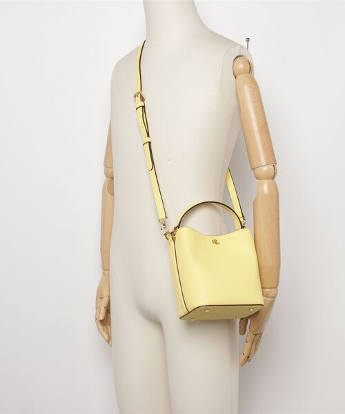 LAUREN RALPH LAUREN(ローレン ラルフ ローレン)の「クロスハッチ スモール リース バケット バッグ(ハンドバッグ・レディース・イエロー・ONE)」の2枚目の写真