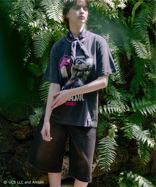 X-girl(エックスガール)の「X-girl × JURASSIC WORLD S/S TEE(Tシャツ/カットソー・レディース・ブラック/ホワイト・S/M)」の4枚目の写真