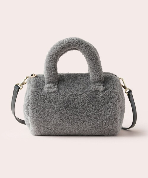 TOCCA(トッカ)の「CUCCIOLO BOA BAG ファーバッグ(ショルダーバッグ・レディース・ライトグレー系/アイボリー系/ベージュ系・F)」の2枚目の写真