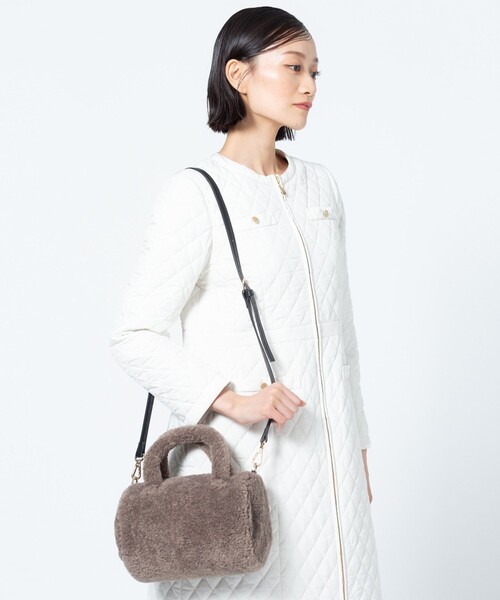 TOCCA(トッカ)の「CUCCIOLO BOA BAG ファーバッグ(ショルダーバッグ・レディース・ライトグレー系/アイボリー系/ベージュ系・F)」の5枚目の写真