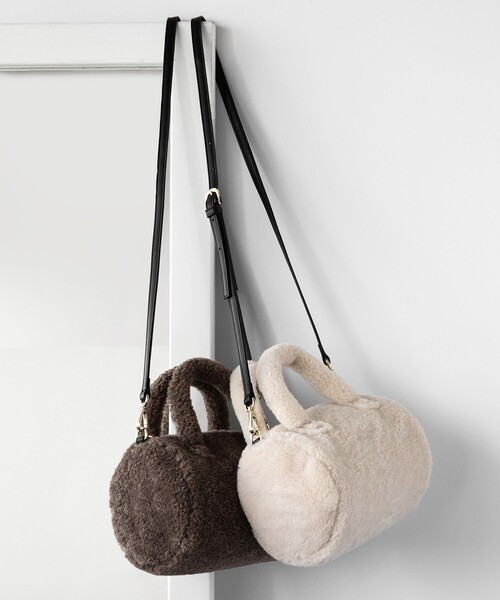 TOCCA(トッカ)の「CUCCIOLO BOA BAG ファーバッグ(ショルダーバッグ・レディース・ライトグレー系/アイボリー系/ベージュ系・F)」の6枚目の写真