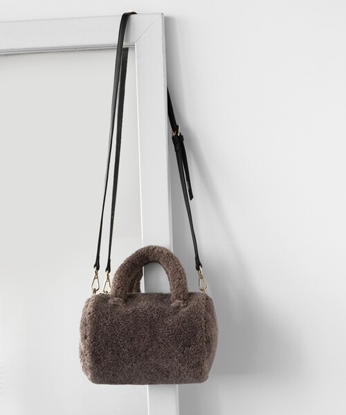 TOCCA(トッカ)の「CUCCIOLO BOA BAG ファーバッグ(ショルダーバッグ・レディース・ライトグレー系/アイボリー系/ベージュ系・F)」の7枚目の写真