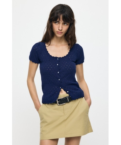 MOUSSY(マウジー)の「EYELET BUTTON UP トップス(ニット/セーター・レディース・ブラック/ライトピンク/オフホワイト/ネイビー・FREE)」の20枚目の写真