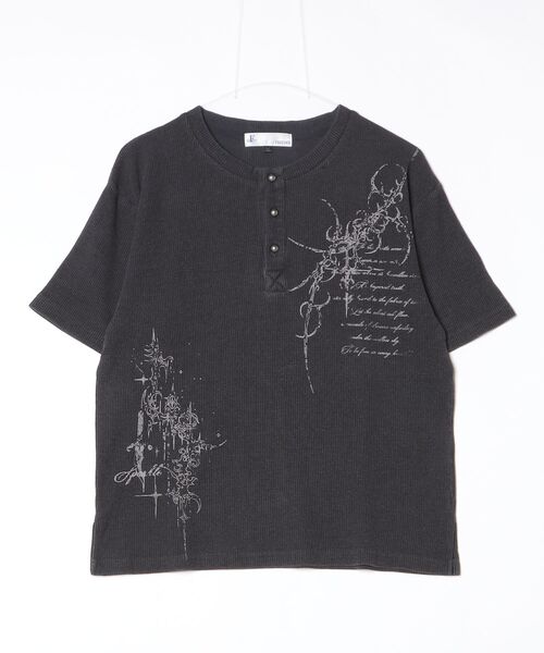FREE DEE(フリー ディー)の「A'GEM/9 × .kom 『FREEDEE/フリーディー』グランジアート タイトシルエット ワッフルヘンリーネックT(Tシャツ/カットソー・メンズ・レッド/チャコールグレー/アイボリー・M/L)」の9枚目の写真