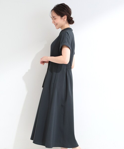 SHOO・LA・RUE(シューラルー)の「【洗濯機可/洗濯後しわになりにくい】ウエストタックフレンチワンピース(ワンピース・レディース・ベージュ/ネイビー・01/02/03/04)」の8枚目の写真