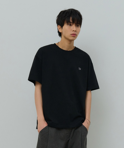 DESIRED(デシレッド)の「ロゴ半袖Tシャツ-FBSK5801D03(Tシャツ/カットソー・メンズ・ブラック・MEDIUM/LARGE/X-LARGE)」の1枚目の写真