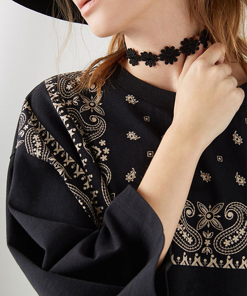 MOUSSY（マウジー）の「flower pattern choker（ネックレス・レディース・ホワイト/ブラック・FREE）」の2枚目の写真