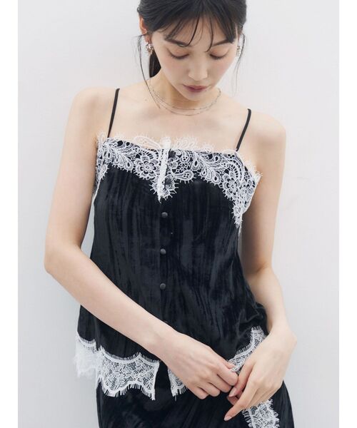 LAGUNAMOON（ラグナムーン）の「レーストリミングベロアキャミソール 【セットアップ対応】（Tシャツ/カットソー・レディース・ブラック/マスタード/アイボリー/モカ・FREE）」の2枚目の写真