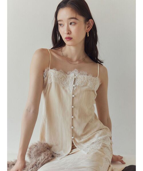 LAGUNAMOON（ラグナムーン）の「レーストリミングベロアキャミソール 【セットアップ対応】（Tシャツ/カットソー・レディース・ブラック/マスタード/アイボリー/モカ・FREE）」の5枚目の写真