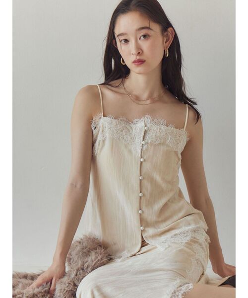 LAGUNAMOON（ラグナムーン）の「レーストリミングベロアキャミソール 【セットアップ対応】（Tシャツ/カットソー・レディース・ブラック/マスタード/アイボリー/モカ・FREE）」の6枚目の写真