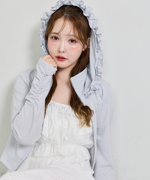 one after another NICE CLAUP(ワンアフターアナザーナイスクラップ)の「【UVカット/接触冷感/防しわ加工】ロゴ刺しゅうフリルラメパーカー(パーカー・レディース・シルバー/ピンク系その他/ブラック系その他/サックスブルー系・FREE)」の17枚目の写真