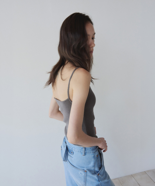 YEARNING(イヤニング)の「LINEN SQUARE NECK KNIT SLEEVELESS, ASH KHAKI(Tシャツ/カットソー・レディース・その他・FREE)」の4枚目の写真