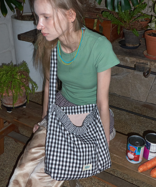 MAISON CREME(メゾンクレム)の「Check frill reversible bag _ Gingham Black(メッセンジャーバッグ・レディース・その他・FREE)」の2枚目の写真