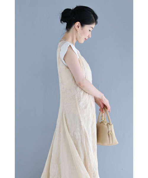 cawaii（カワイイ）の「上品に浮かぶ蔦花刺繍ロングワンピース（ワンピース・レディース・ベージュ・FREE）」の6枚目の写真