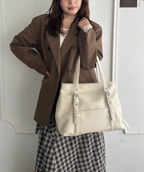 CLEA(クレア)の「ベルトデザインワンショルダーバッグ(ショルダーバッグ・レディース・ブラック/ベージュ/アイボリー/ブラウン・FREE)」の9枚目の写真