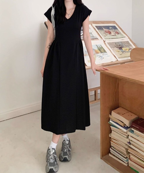 GLAMOROUS JANE(グラマラスジェーン)の「サイドタックフレアカットワンピース(ワンピース・レディース・チャコールグレー/ベージュ/ブラック・FREE)」の10枚目の写真