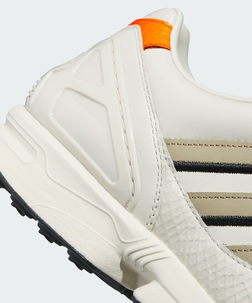 adidas(アディダス)の「オリジナルス ZX 8000 スパイクレス ゴルフ / ZX 8000 SPIKELESS GOLF【adidas Golf/アディダスゴルフ】(スニーカー・メンズ・ベージュ・22.5cm/23.5cm/24.5cm/25.5cm/26.5cm/27.5cm/28.5cm/23.0cm/24.0cm/25.0cm/26.0cm/27.0cm/28.0cm/29.0cm)」の7枚目の写真
