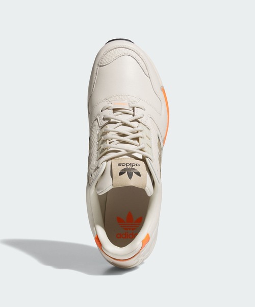 adidas(アディダス)の「オリジナルス ZX 8000 スパイクレス ゴルフ / ZX 8000 SPIKELESS GOLF【adidas Golf/アディダスゴルフ】(スニーカー・メンズ・ベージュ・22.5cm/23.5cm/24.5cm/25.5cm/26.5cm/27.5cm/28.5cm/23.0cm/24.0cm/25.0cm/26.0cm/27.0cm/28.0cm/29.0cm)」の4枚目の写真