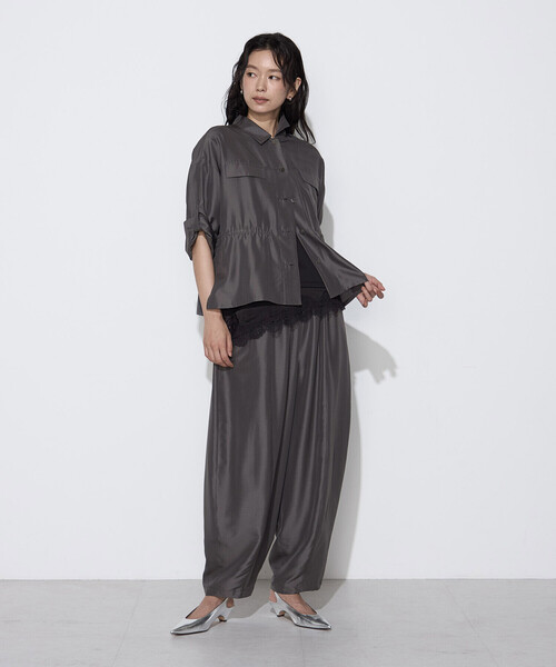 K.T KIYOKO TAKASE(キヨコタカセ)の「ライトシルクウール バレルパンツ(その他パンツ・レディース・ブラック/チャコール・9号)」の6枚目の写真
